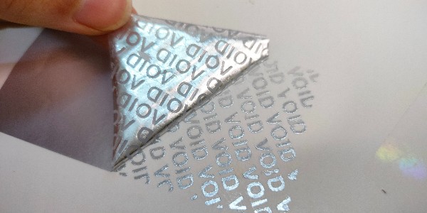 亞銀VOID不干膠材料是防偽標(biāo)簽的一種一般貼在哪里？